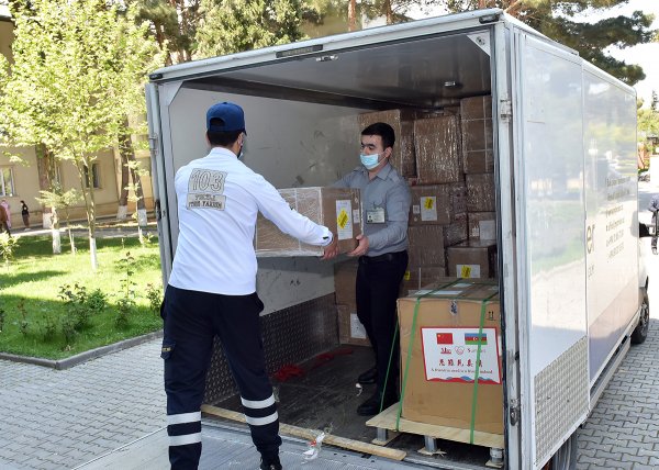 Çinin daha bir şəhəri Sumqayıta tibbi yardım göndərdi - FOTOLAR