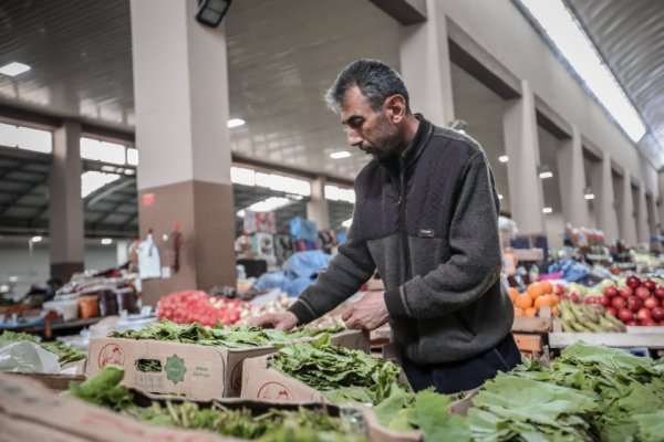 Maska və əlcək taxmayan satıcılar, müştərilər... - Sumqayıt bazarından FOTOREPORTAJ