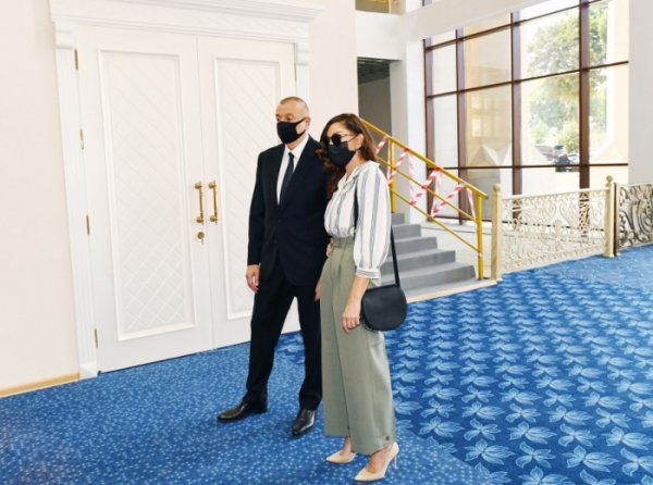 Prezident teatr binasının tikintisi ilə tanış olub - FOTOLAR (YENİLƏNİB)