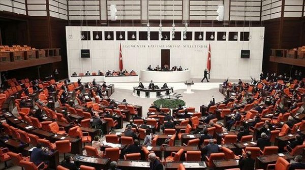 Türkiyə parlamentində koronavirus yayıldı