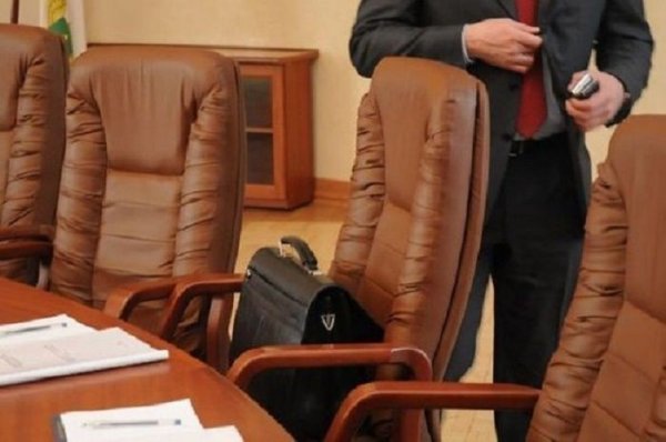 Övladlarının təhsili üçün ildə 300 min dollar xərcləyən deputatın adı açıqlandı - Foto