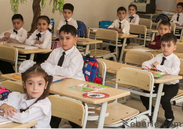 Sumqayıtda lisey direktoru: "Bu gün 200 şagird təhsil müəssisəsinə ilk addımlarını atdı" - FOTO
