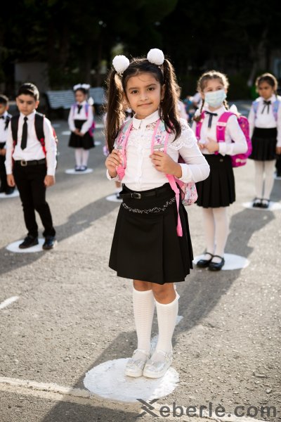 Sumqayıtda lisey direktoru: "Bu gün 200 şagird təhsil müəssisəsinə ilk addımlarını atdı" - FOTO