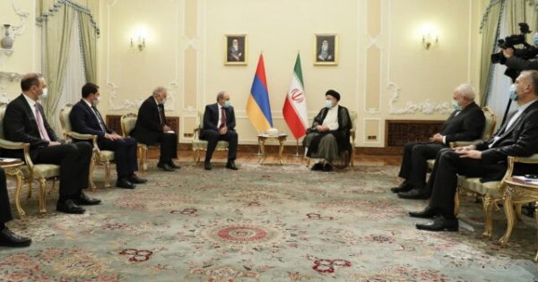 İranın yeni prezidenti Paşinyanla görüşdü