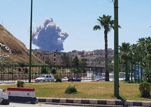 İranın Suriyadakı bazası bombardman edildi
