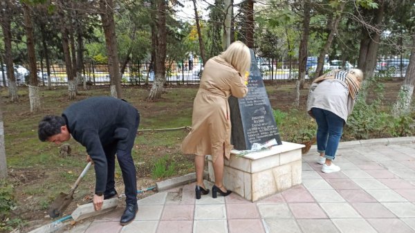 Sumqayıtda baxımsız şəhid komplekslərində abadlıq işləri aparılır - FOTOLAR