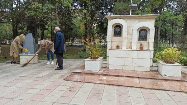 Sumqayıtda baxımsız şəhid komplekslərində abadlıq işləri aparılır - FOTOLAR