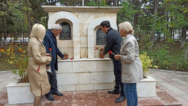 Sumqayıtda baxımsız şəhid komplekslərində abadlıq işləri aparılır - FOTOLAR