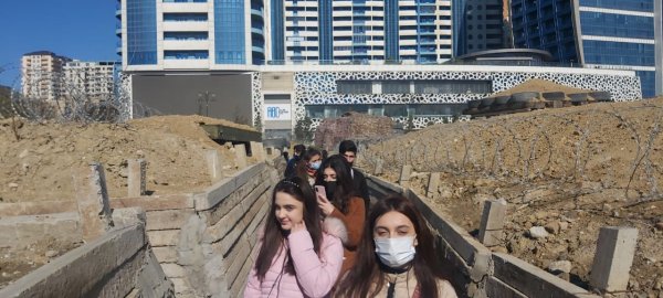 Sumqayıt gəncləri Hərbi Qənimətlər Parkına ekskursiya edib - FOTOLAR