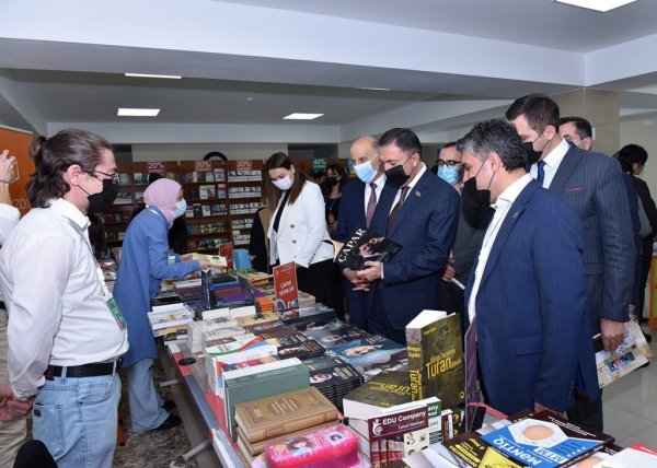 Sumqayıtda Zəfər bayramına həsr edilən “I Sumqayıt Kitab Sərgisi” keçirilib- FOTO