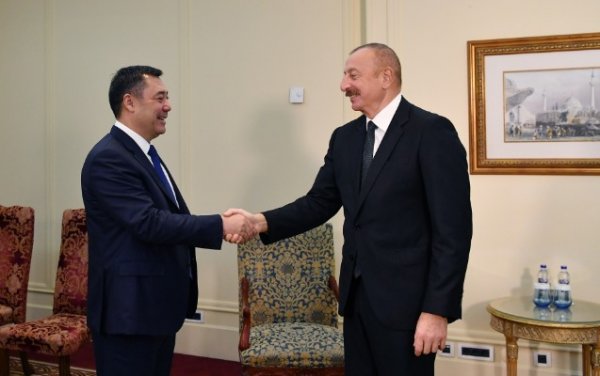 İlham Əliyev İstanbulda Qırğızıstan Prezidenti ilə görüşdü - FOTOLAR