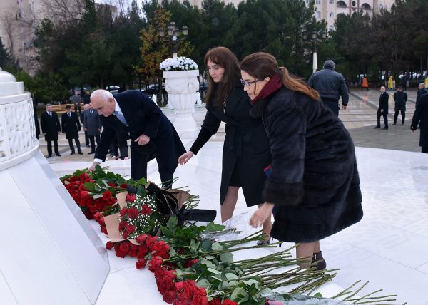 Ümummilli lider Heydər Əliyev Sumqayıtda anıldı – FOTOLAR