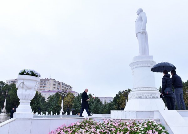 Ümummilli lider Heydər Əliyev Sumqayıtda anıldı – FOTOLAR