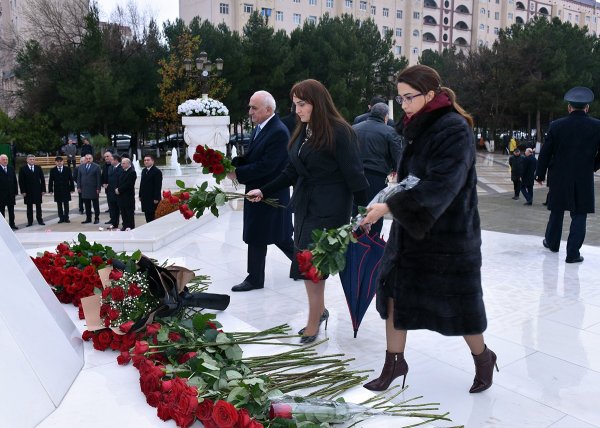 Ümummilli lider Heydər Əliyev Sumqayıtda anıldı – FOTOLAR