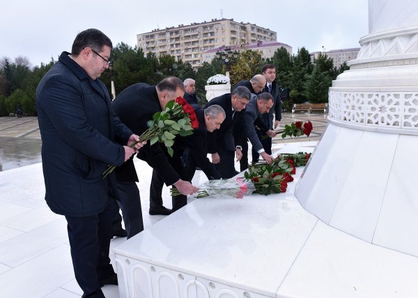 Ümummilli lider Heydər Əliyev Sumqayıtda anıldı – FOTOLAR