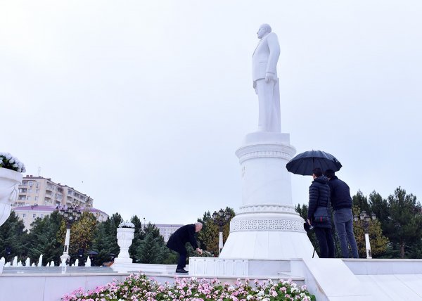 Ümummilli lider Heydər Əliyev Sumqayıtda anıldı – FOTOLAR