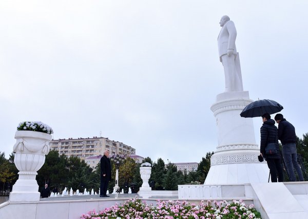 Ümummilli lider Heydər Əliyev Sumqayıtda anıldı – FOTOLAR