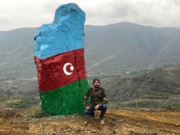 Hadrutda qayanı Azərbaycan bayrağına boyayan sumqayıtlı gənc kimdir? - VİDEO (FOTO)