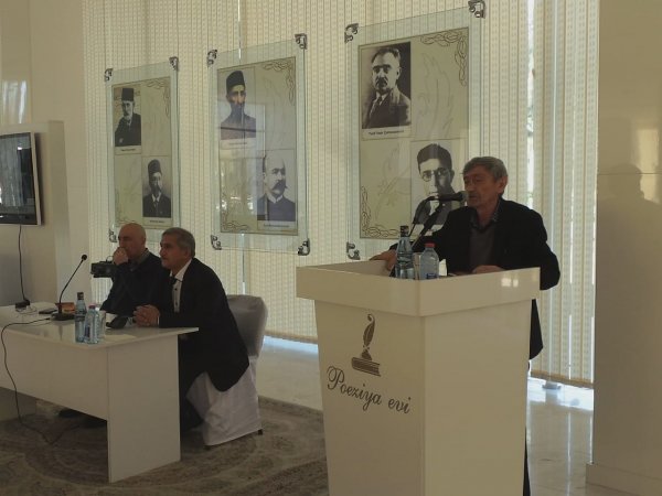 Sumqayıtda "Ağaclar payızda çiçəkləyəndə" kitabının təqdimatı olub - FOTOLAR