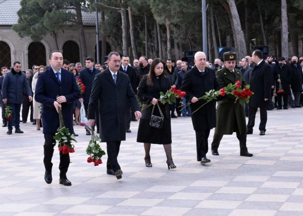 Sumqayıtda Xocalı soyqırımı qurbanlarının xatirəsi anılıb- FOTOLAR