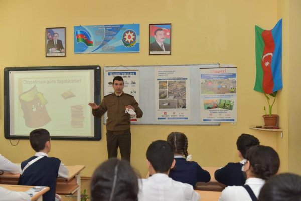 Sumqayıtda mina təhlükəsizliyi ilə bağlı şagirdlər arasında maarifləndirmə işləri aparılıb - VİDEO (FOTOLAR)