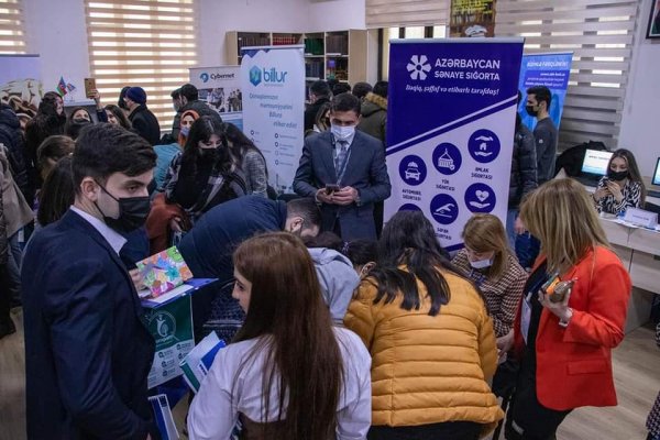 Müşfiq Məmmədli Qərbi Kaspi Universitetində keçirilən əmək yarmarkasında iştirak edib - FOTO