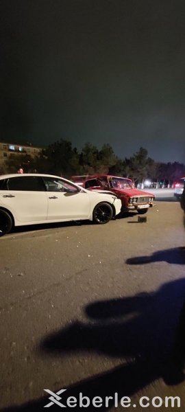  Sumqayıtda "Nissan" "VAZ 2106" markalı avtomobillə toqquşdu - FOTO