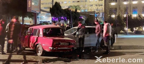  Sumqayıtda "Nissan" "VAZ 2106" markalı avtomobillə toqquşdu - FOTO