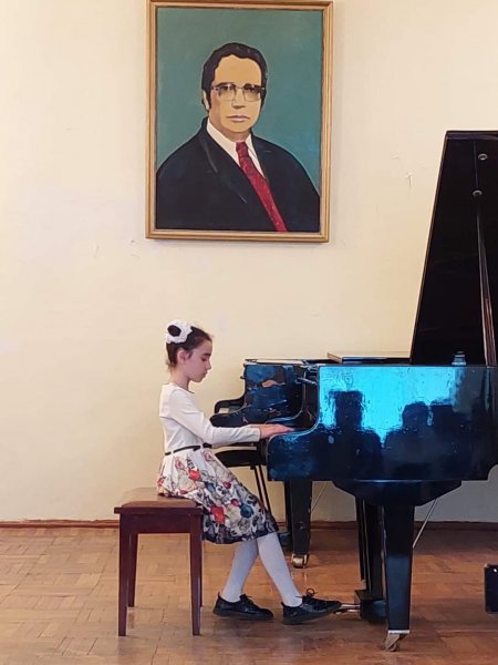 Sumqayıtda uşaq musiqi məktəbində fortepiano və violin şöbəsinin iştirakı ilə konsert təşkil edilib -FOTOLAR