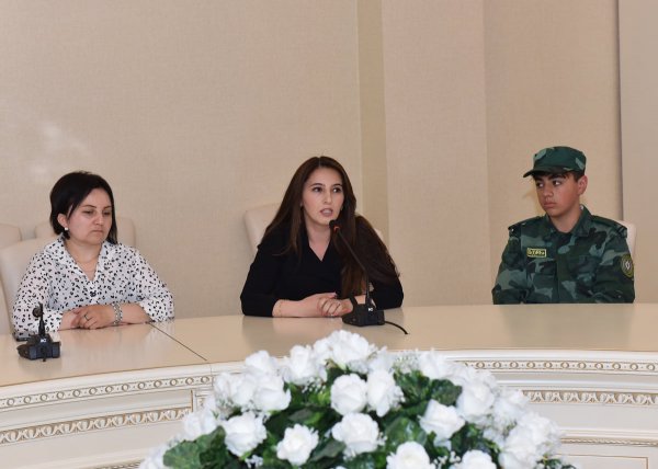 Sumqayıtda Heydər Əliyev Mərkəzində "İzi tarixlərdə, özü ürəklərdə yaşayan insan" adı altında dəyirmi masa keçirilib - FOTO