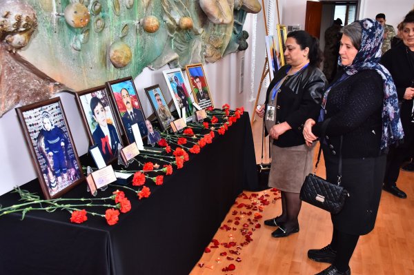 Sumqayıtda Vətən müharibəsi şəhidinin doğum gününə həsr olunan xatirə gecəsi keçirilib - FOTOLAR