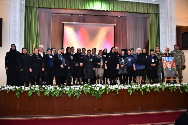 Sumqayıtda Vətən müharibəsi şəhidinin doğum gününə həsr olunan xatirə gecəsi keçirilib - FOTOLAR