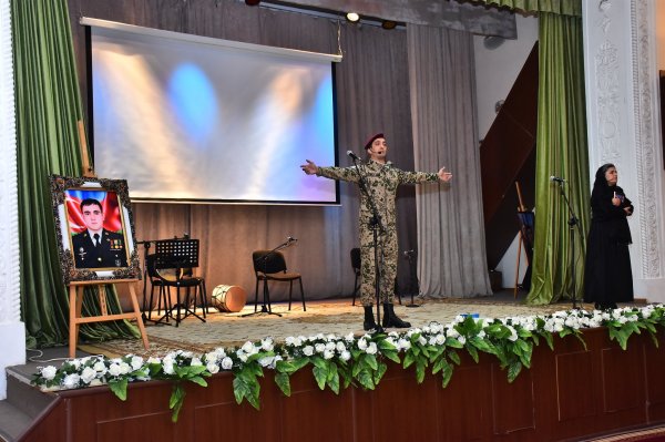 Sumqayıtda Vətən müharibəsi şəhidinin doğum gününə həsr olunan xatirə gecəsi keçirilib - FOTOLAR