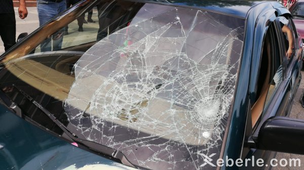 Sumqayıtda "BMW" qadını vurdu - FOTO