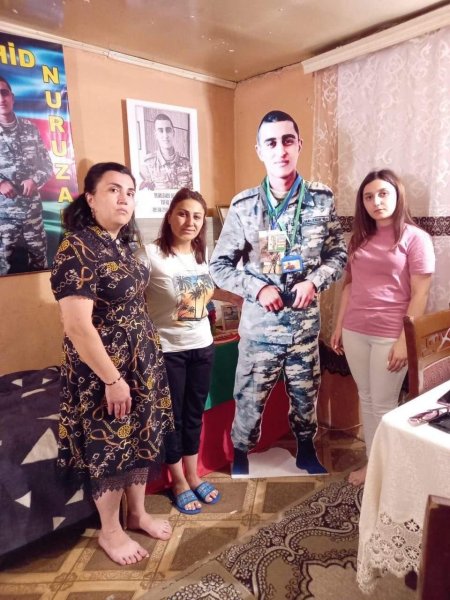 Sumqayıt Dövlət Rəsm Qalereyasının kollektivi şəhid ailəsini ziyarət edib -FOTO