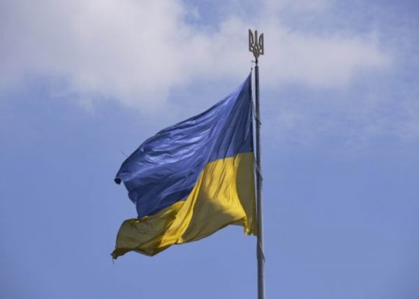 Rusiyanın işğal etdiyi şəhərlərdə Ukrayna bayrağı qaldırıldı - VİDEO