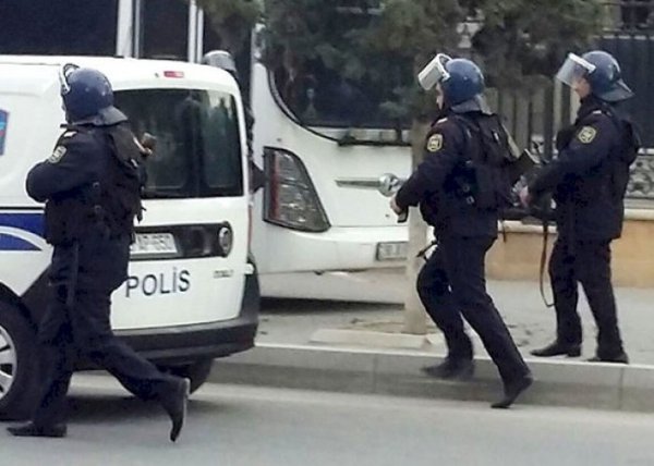 Polis Bərdədə əməliyyat keçirdi - 27 nəfər saxlanıldı