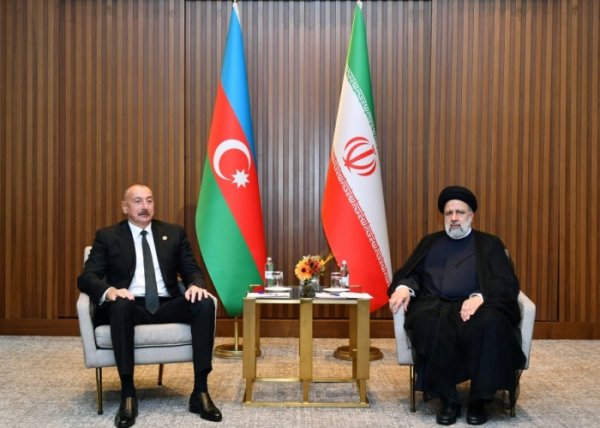 İlham Əliyev İran Prezidenti ilə görüşdü - FOTOLAR