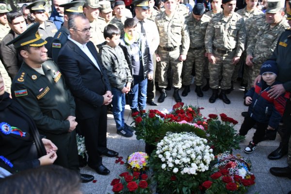 YAP Sumqayıt şəhər təşkilatının nümayəndələri şəhidin anım mərasimində iştirak ediblər - FOTO