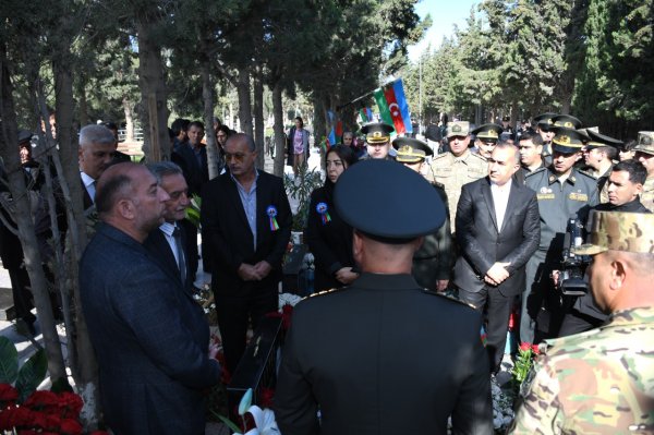 YAP Sumqayıt şəhər təşkilatının nümayəndələri şəhidin anım mərasimində iştirak ediblər - FOTO