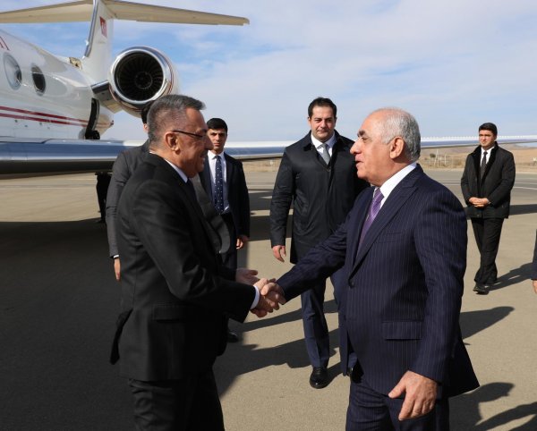 Türkiyənin vitse-prezidenti Füzuli aeroportu ilə tanış olub, Şuşaya yola düşüb - FOTO
