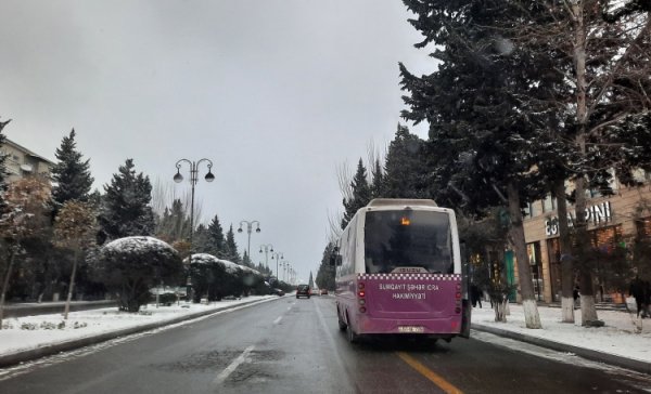 Sumqayıtda yollar qardan təmizlənib