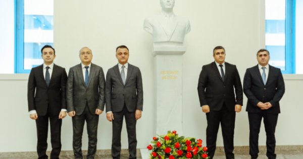 “Yeni klinika”da ümummilli lider Heydər Əliyevin büstünün açılışı oldu – FOTO