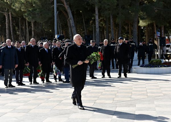 Sumqayıtda Xocalı soyqırımı qurbanlarının xatirəsi anılıb - FOTO