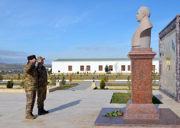 NATO nümayəndə heyəti hərbi hissədə olub - FOTO