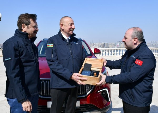 Türkiyənin ilk yerli elektromobili Prezidentə təqdim olundu FOTOLAR