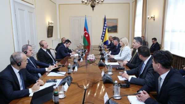 Prezidentin Bosniya və Herseqovinanın lideri ilə geniş tərkibdə görüşü başladı