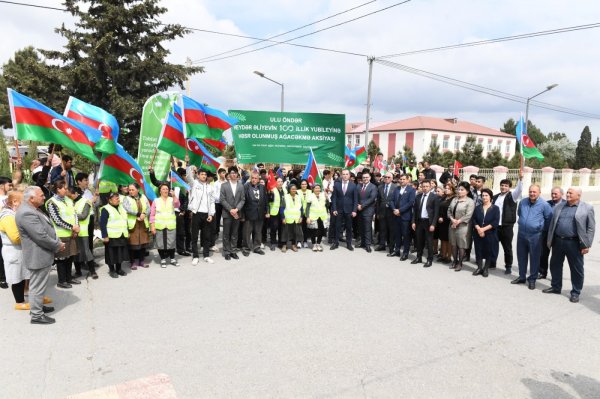 Sumqayıtda Heydər Əliyevin xatirəsinə həsr olunmuş ağacəkmə tədbiri keçirilib - FOTOLAR