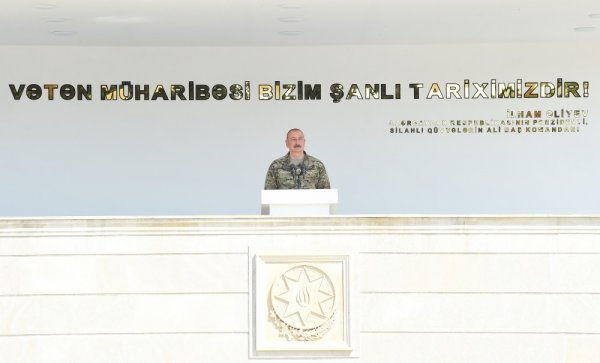 İlham Əliyev MN-in komando hərbi hissəsində -FOTOLAR