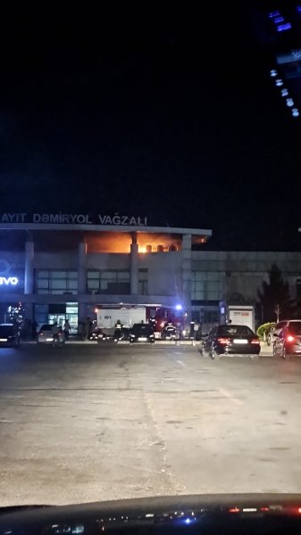 Sumqayıtda Dəmiryol vağzalı yanır - FOTO